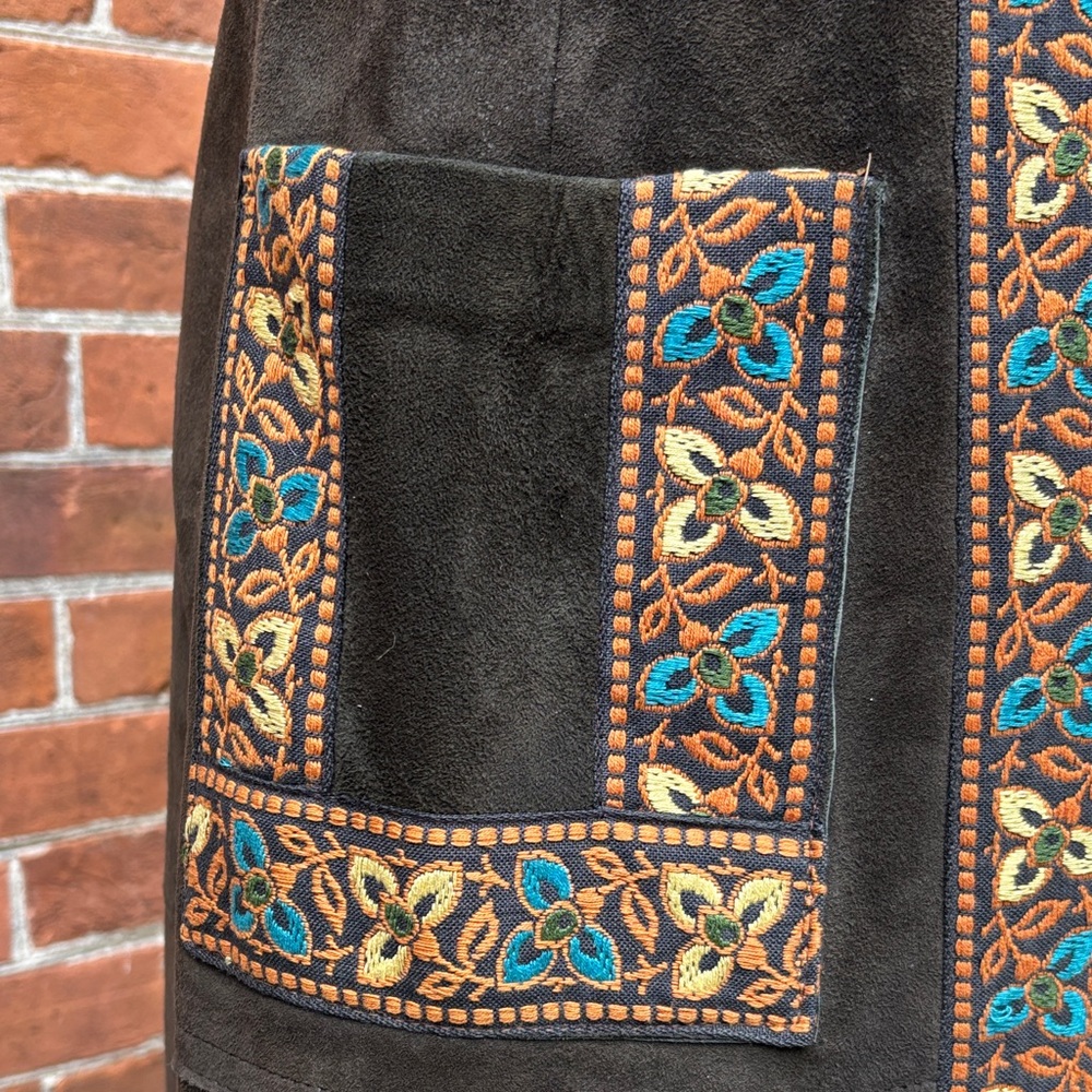 Vintage Black Leather Vest with Embroidered Trim - Picture 3 of 13